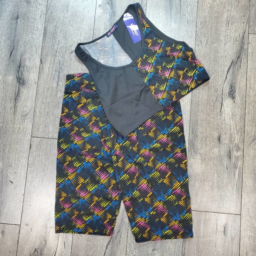 NEW AQ Sport plus size multicolored set top & leggings NWT
